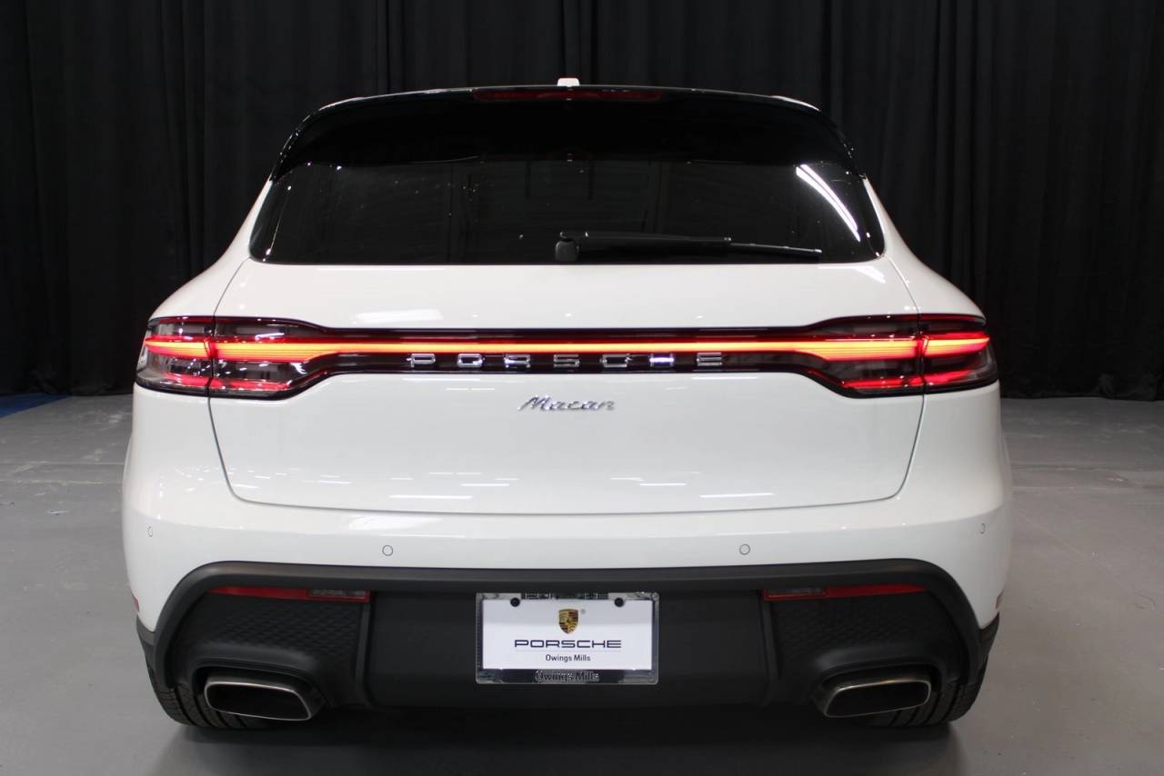 2025 Porsche Macan Base