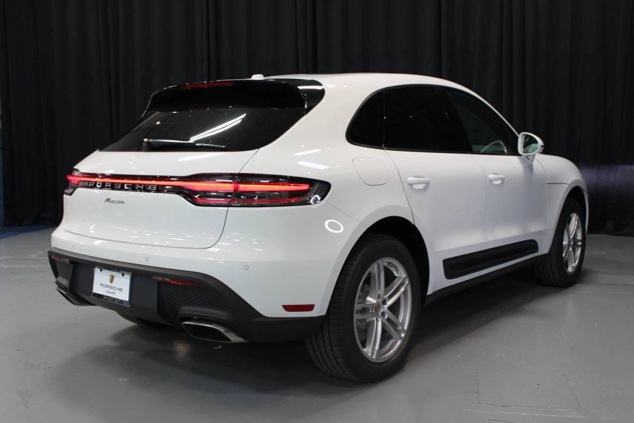 2025 Porsche Macan Base