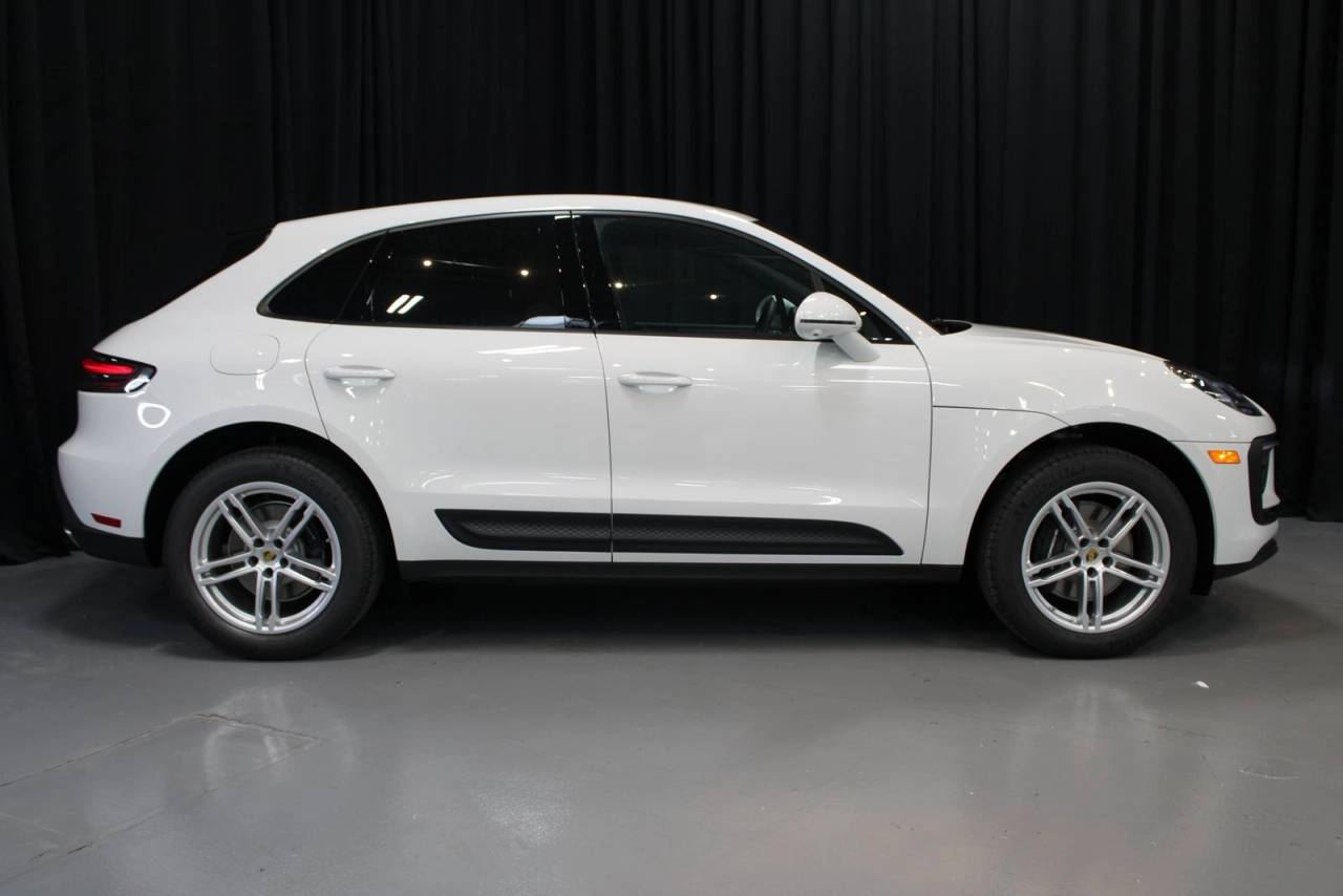 2025 Porsche Macan Base