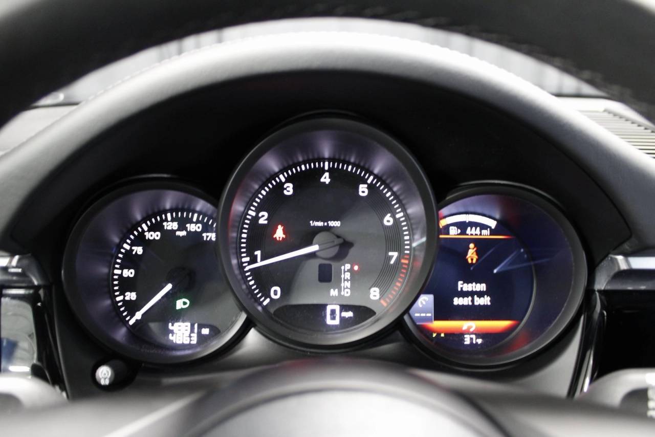 2025 Porsche Macan Base