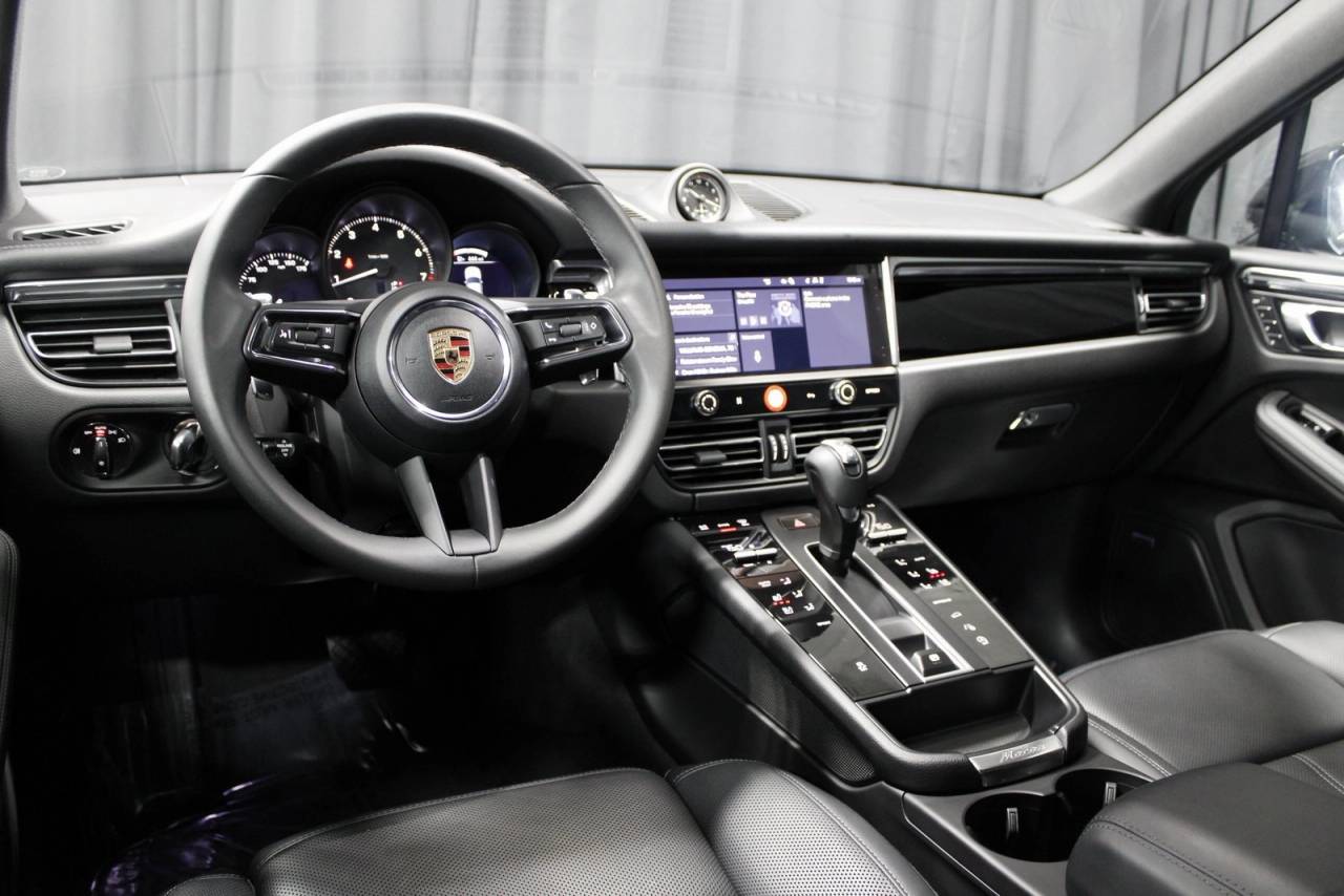 2025 Porsche Macan Base