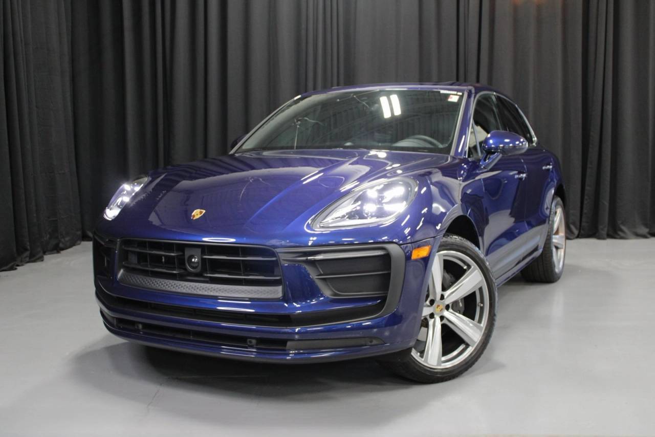 2025 Porsche Macan Base