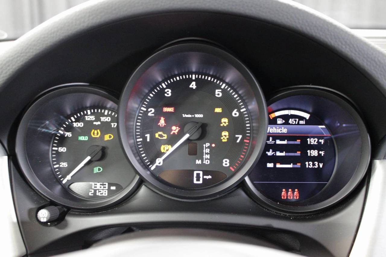 2025 Porsche Macan Base