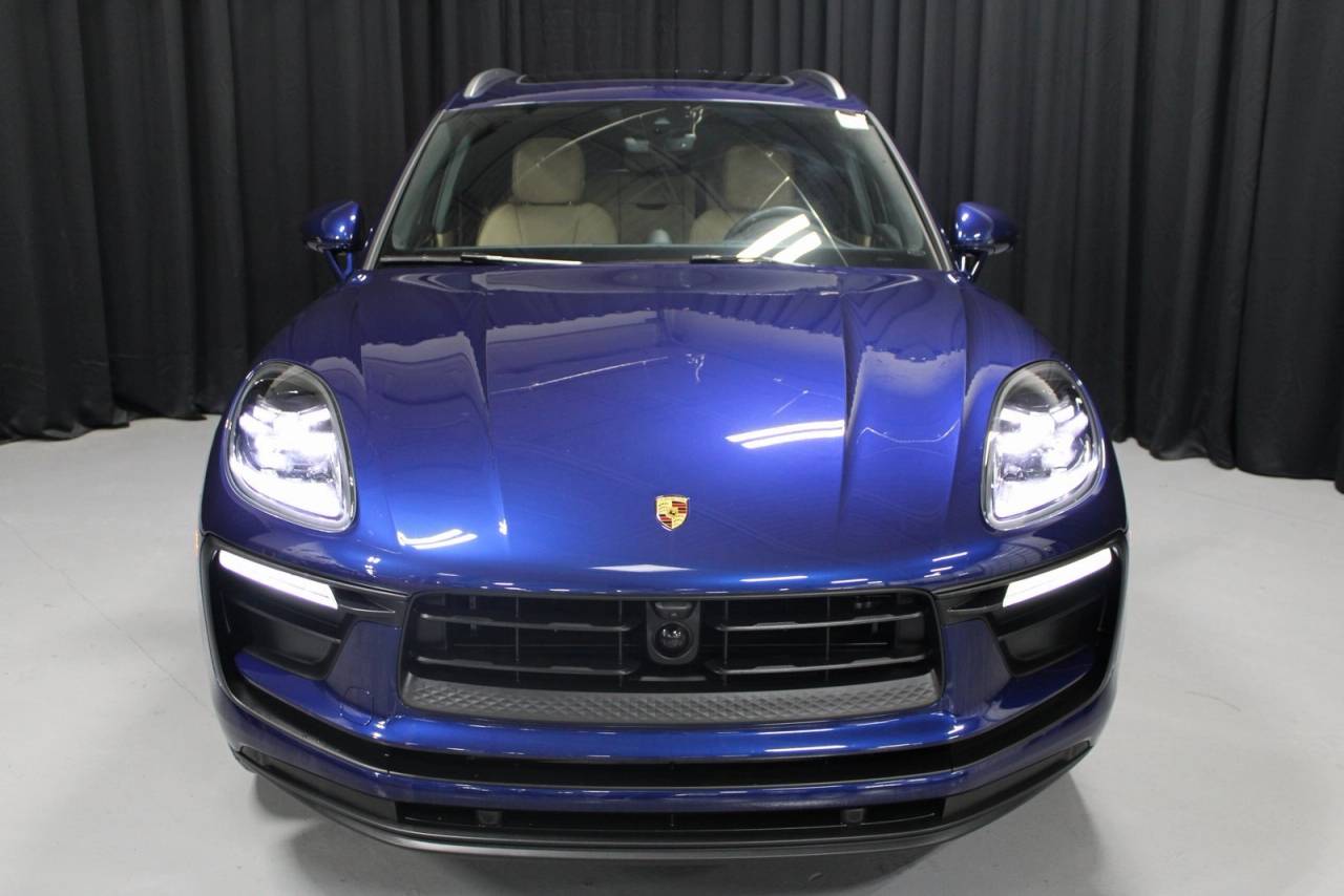 2025 Porsche Macan Base