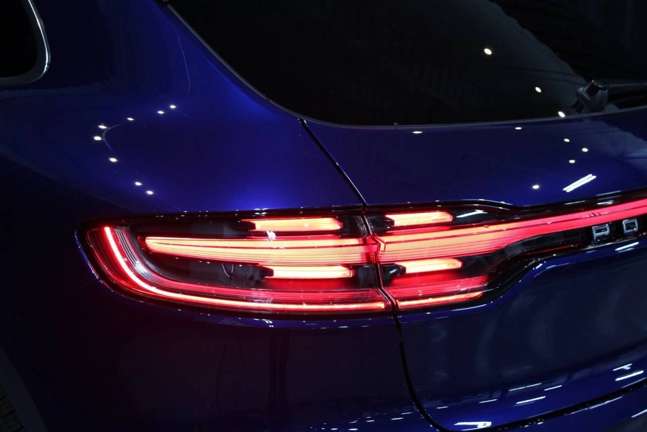 2025 Porsche Macan Base