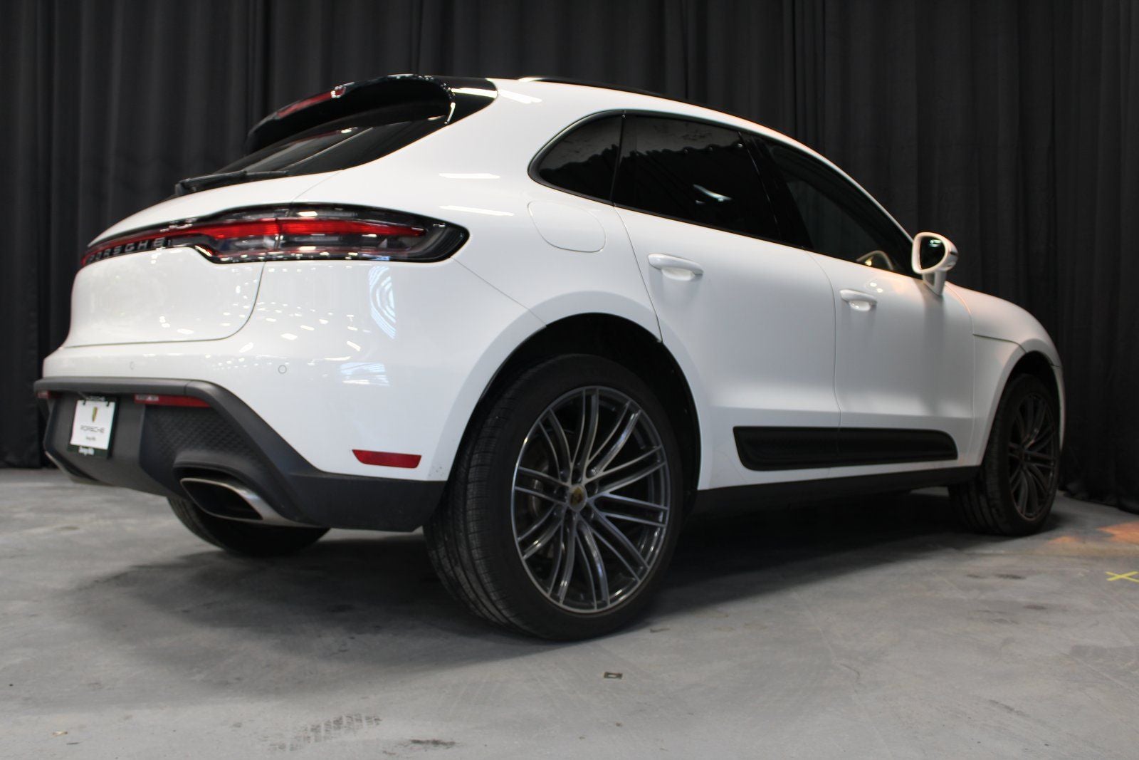 2025 Porsche Macan Base