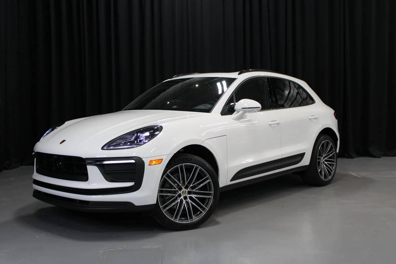 2025 Porsche Macan Base
