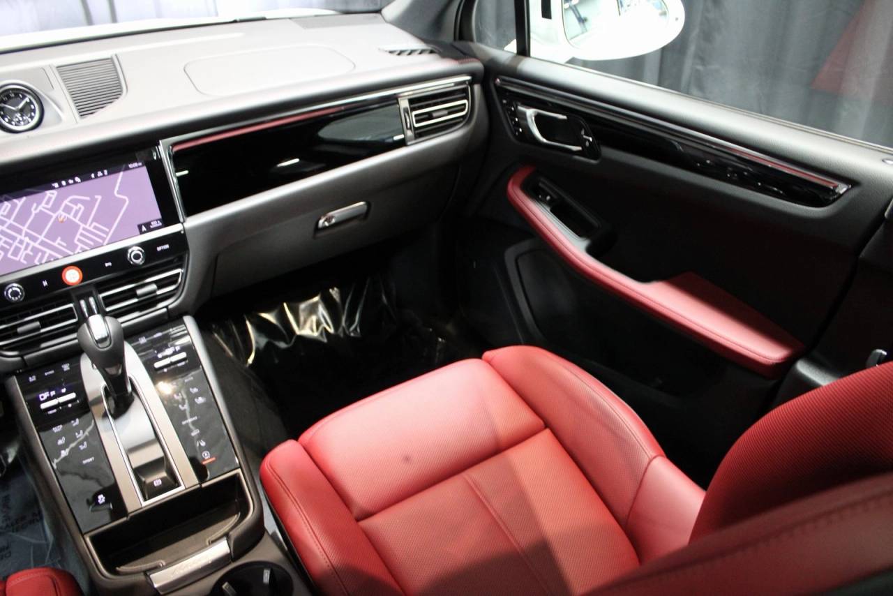 2025 Porsche Macan Base