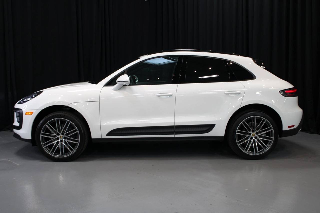 2025 Porsche Macan Base