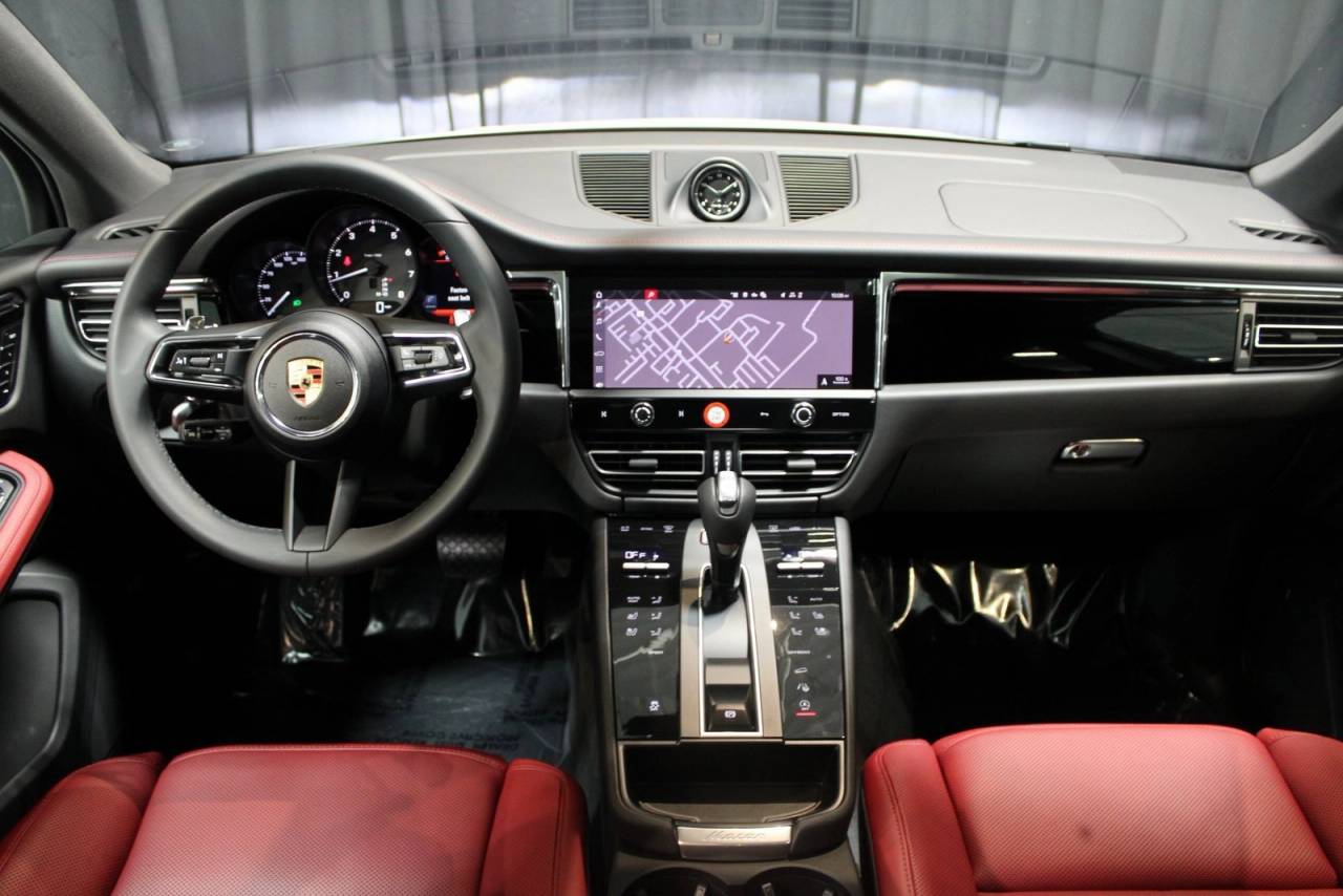 2025 Porsche Macan Base