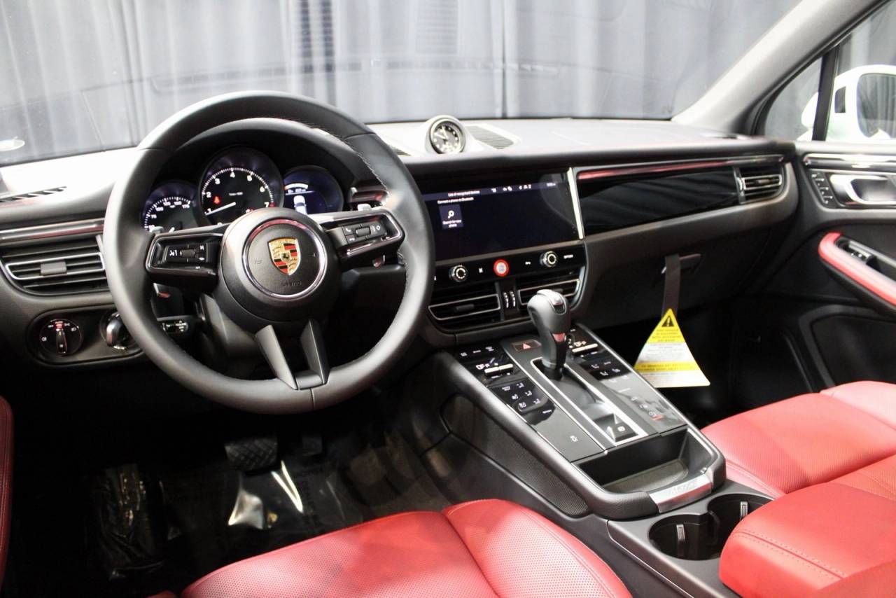 2025 Porsche Macan Base