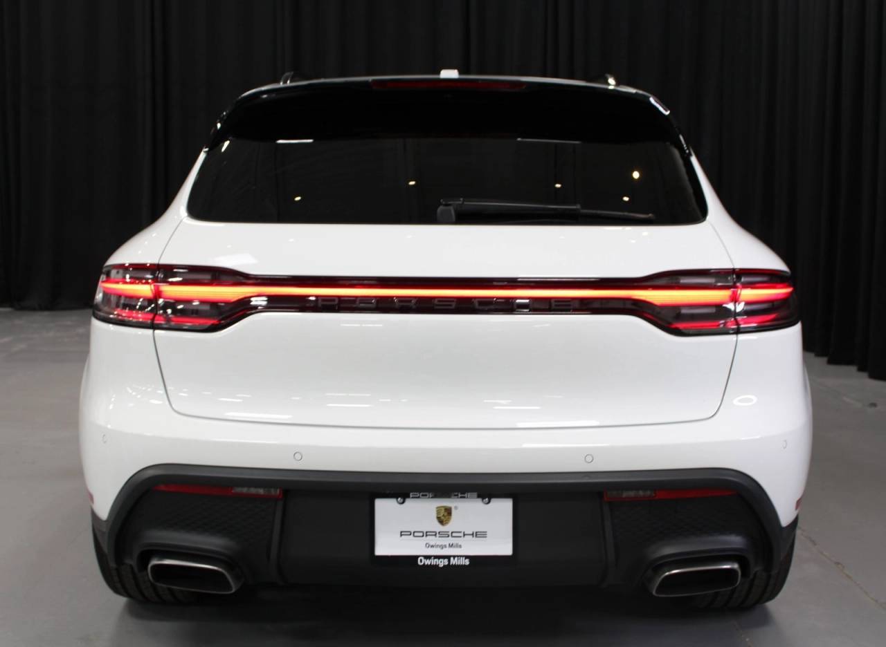 2025 Porsche Macan Base