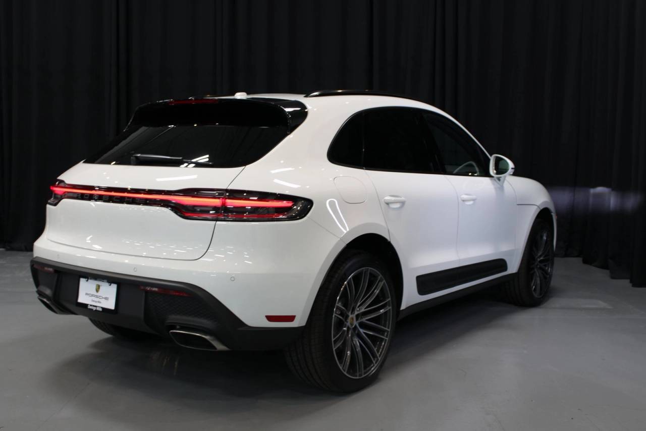 2025 Porsche Macan Base