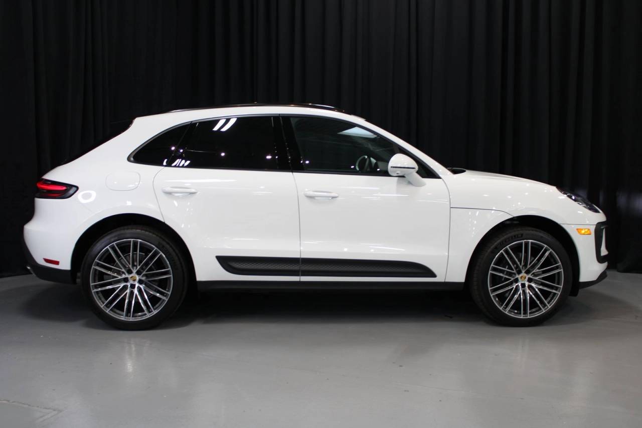 2025 Porsche Macan Base