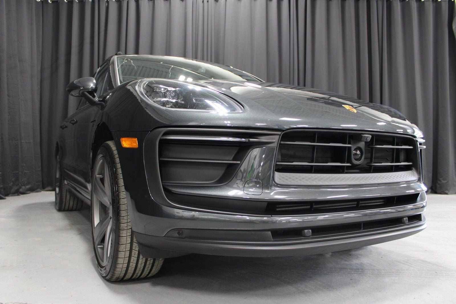 2025 Porsche Macan Base