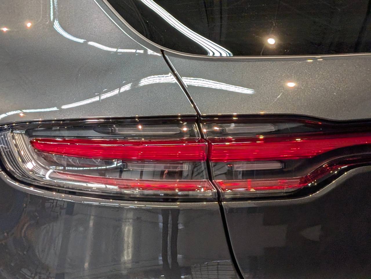 2025 Porsche Macan Base