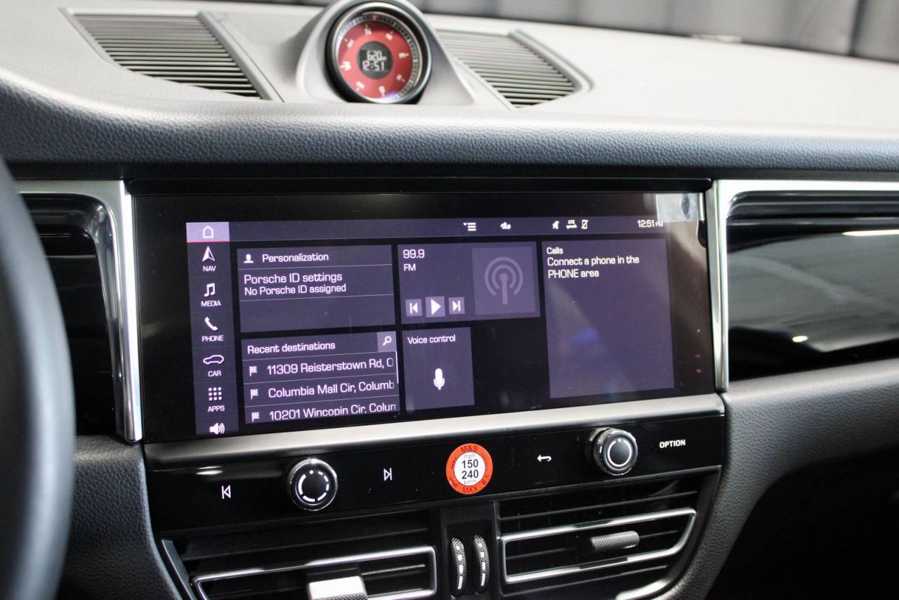 2025 Porsche Macan Base