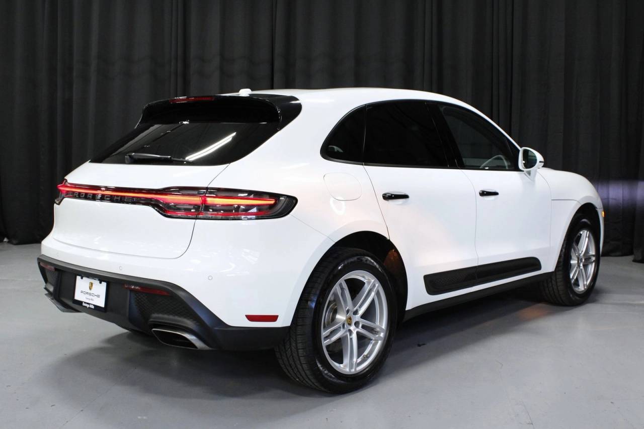 2025 Porsche Macan Base