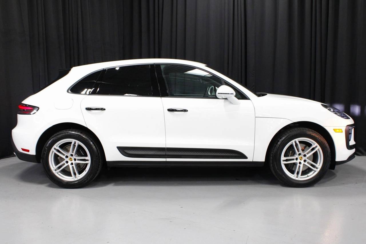 2025 Porsche Macan Base