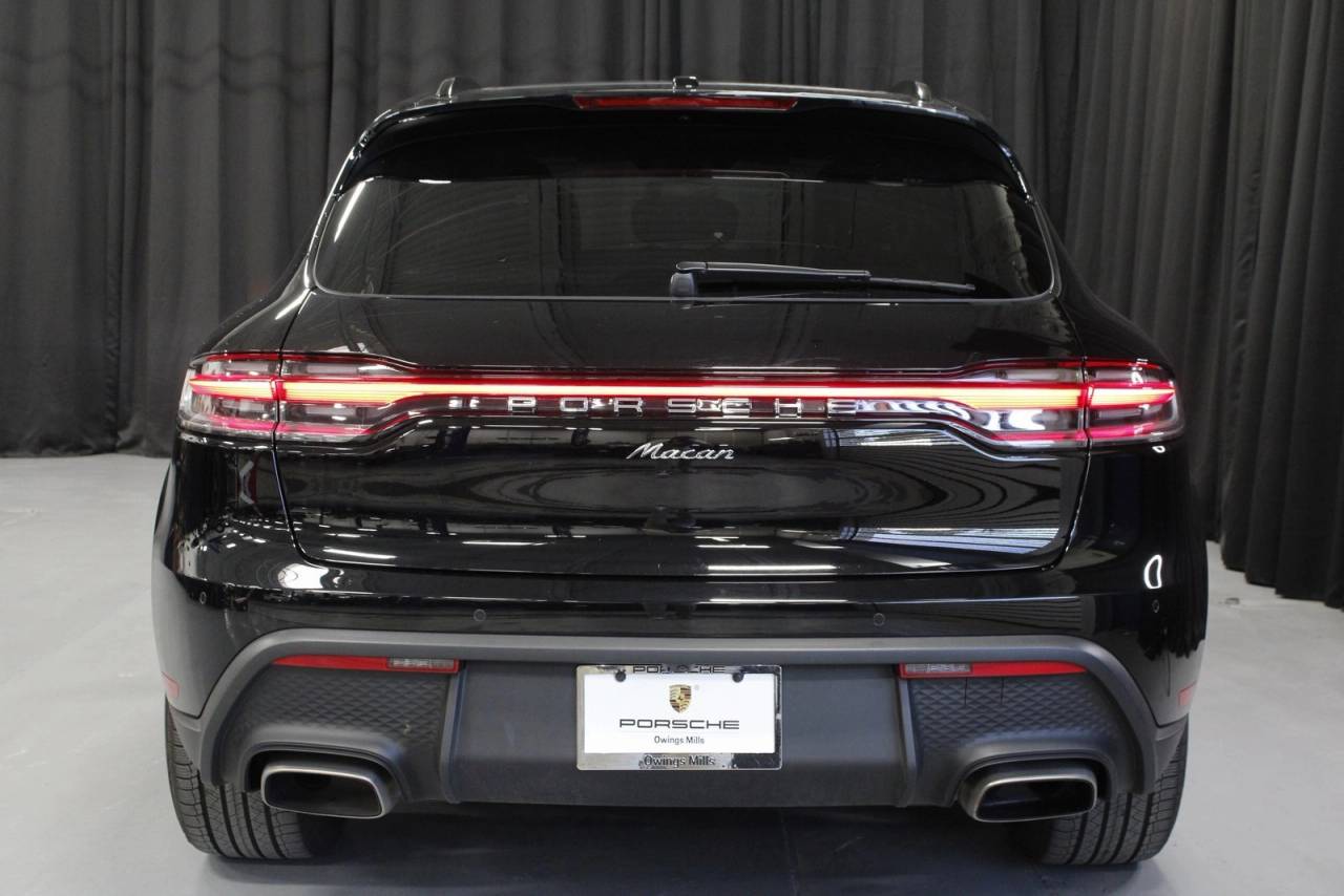 2025 Porsche Macan Base