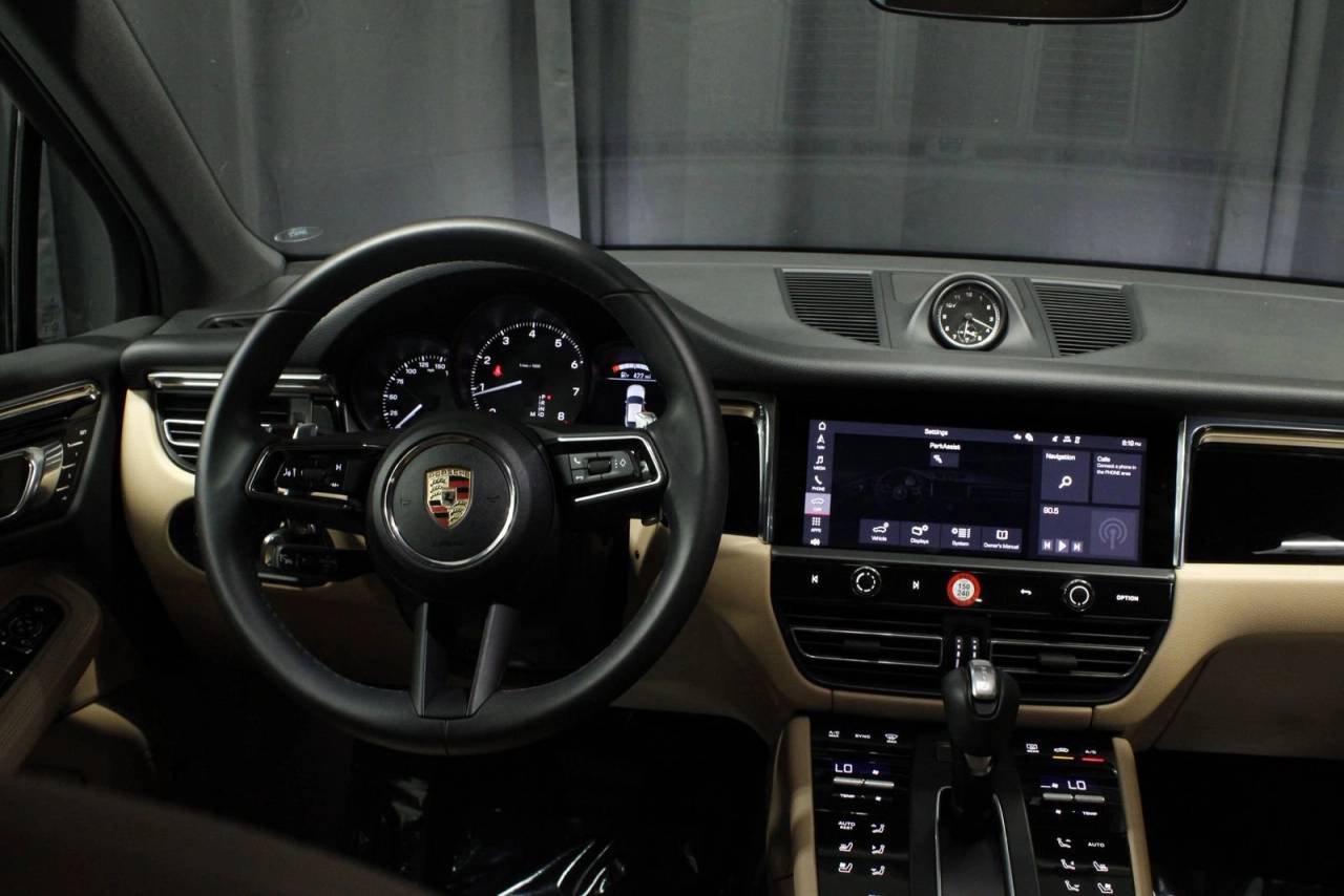 2025 Porsche Macan Base