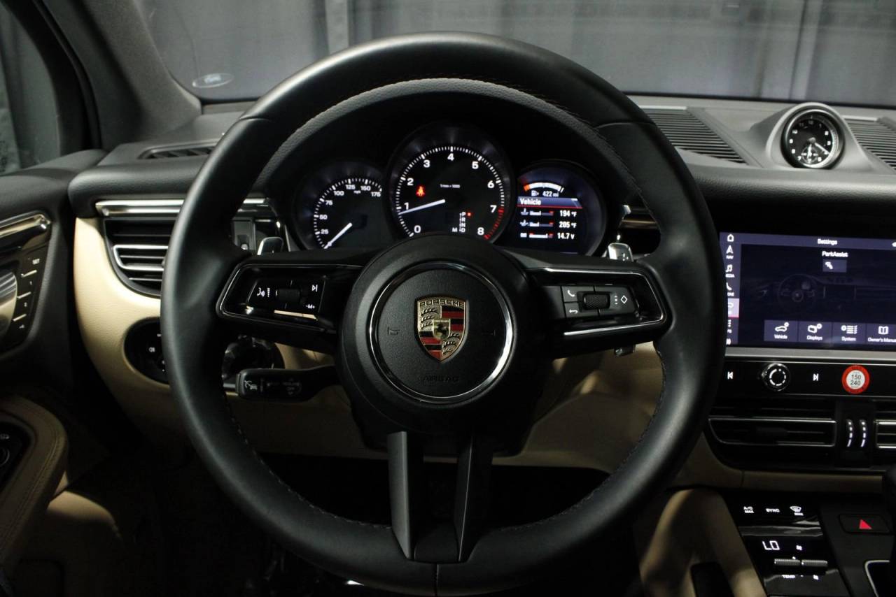 2025 Porsche Macan Base