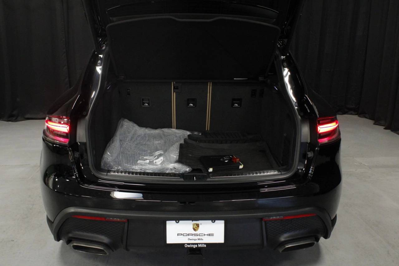 2025 Porsche Macan Base