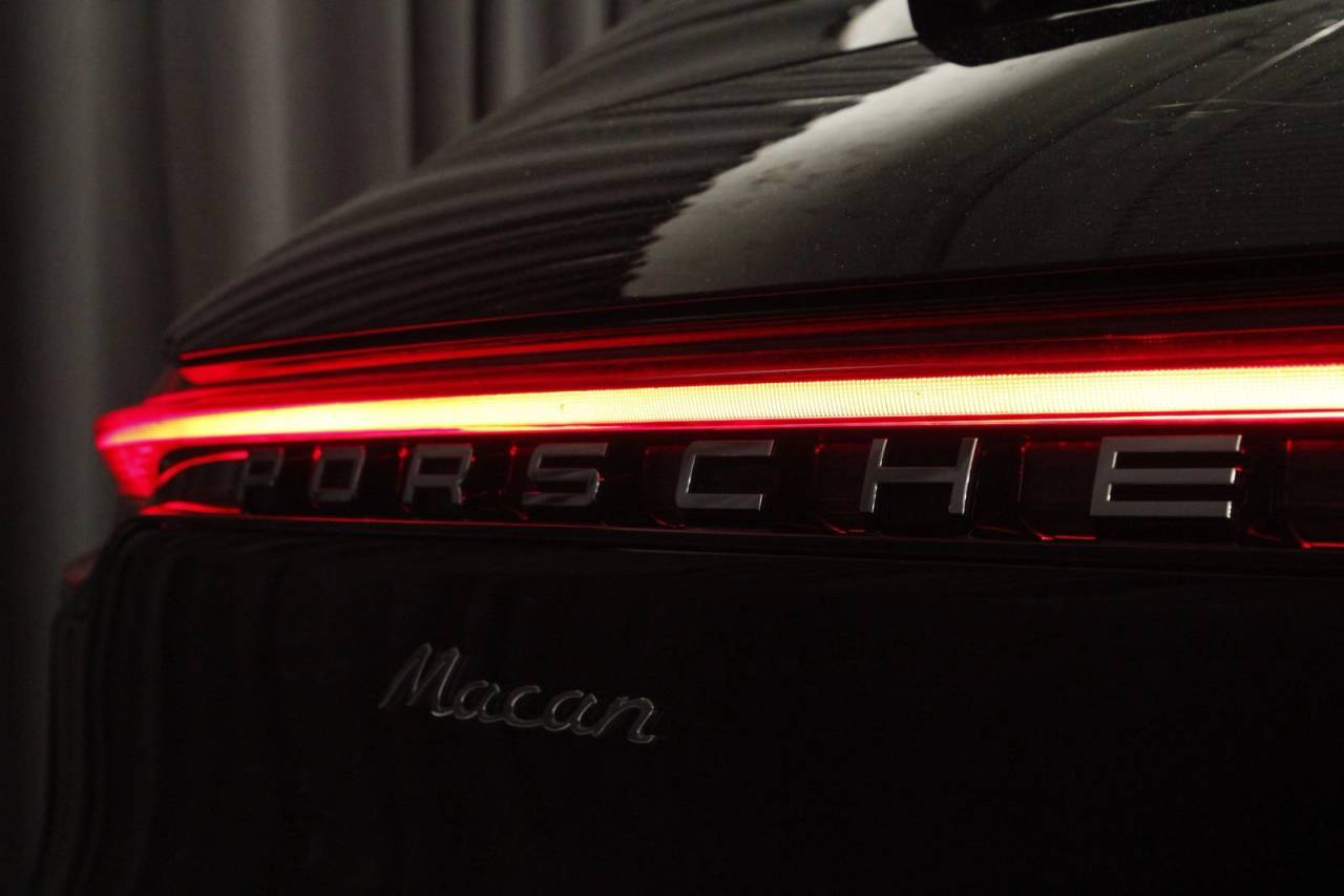 2025 Porsche Macan Base