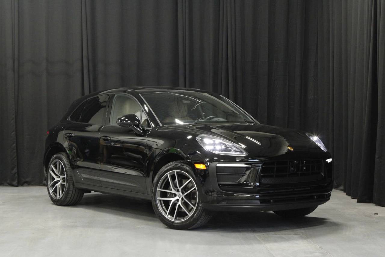 2025 Porsche Macan Base