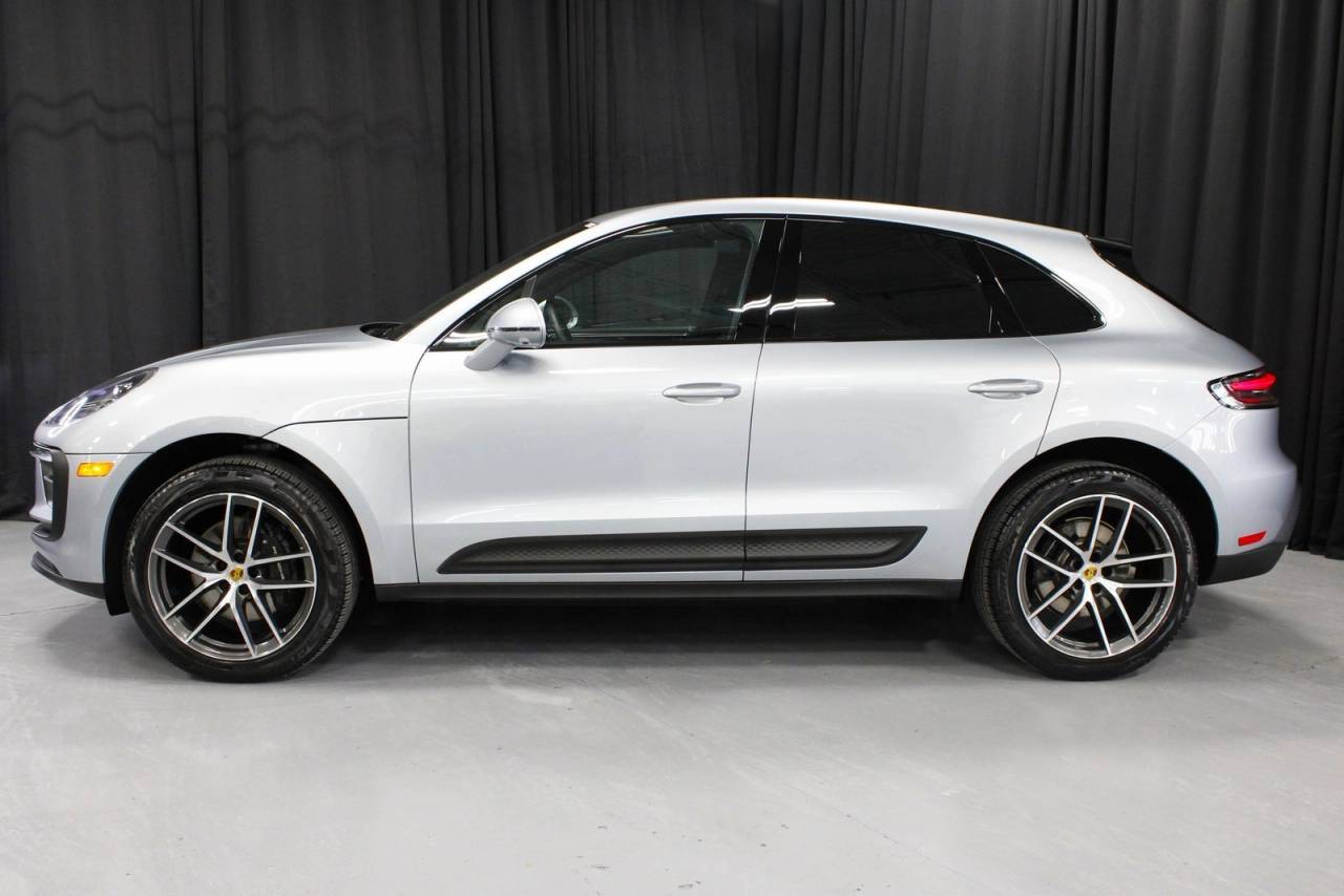 2025 Porsche Macan Base