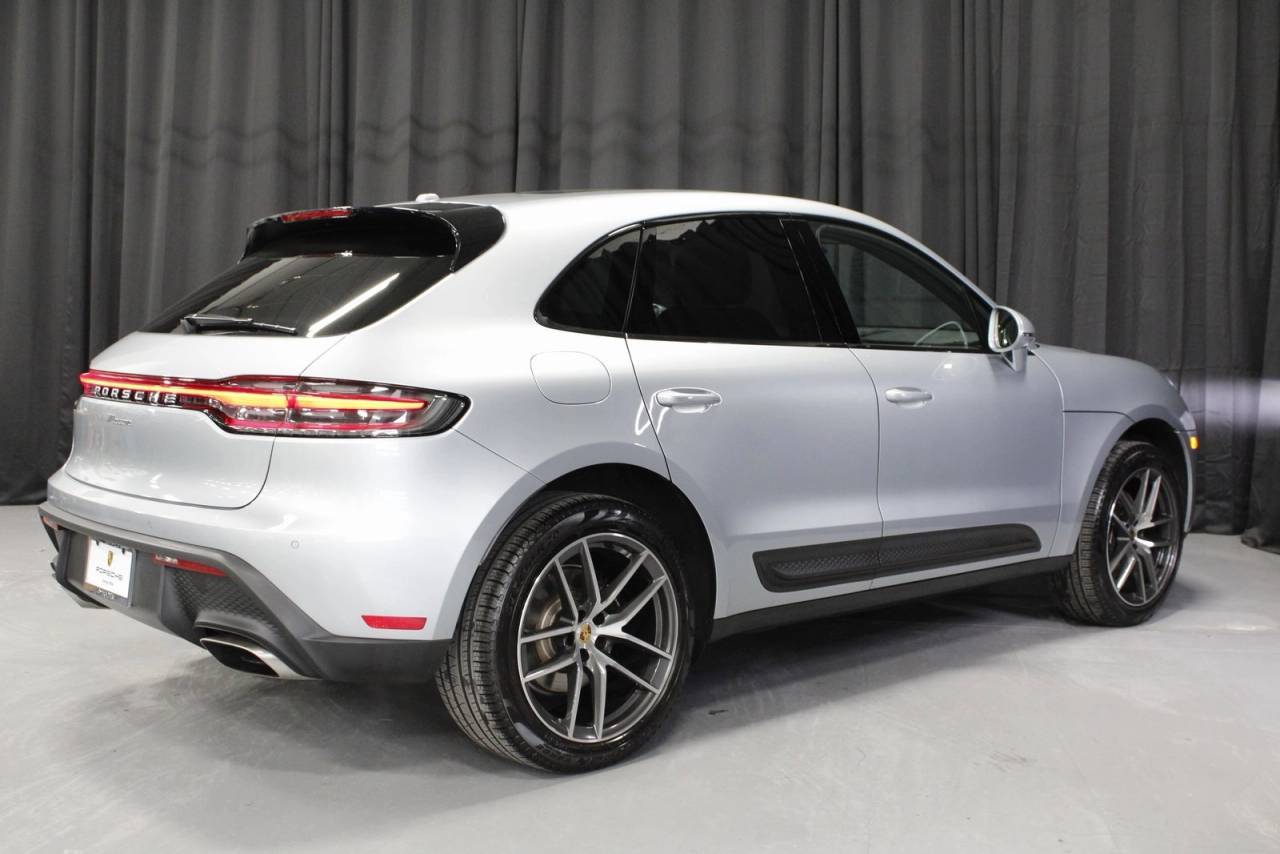 2025 Porsche Macan Base