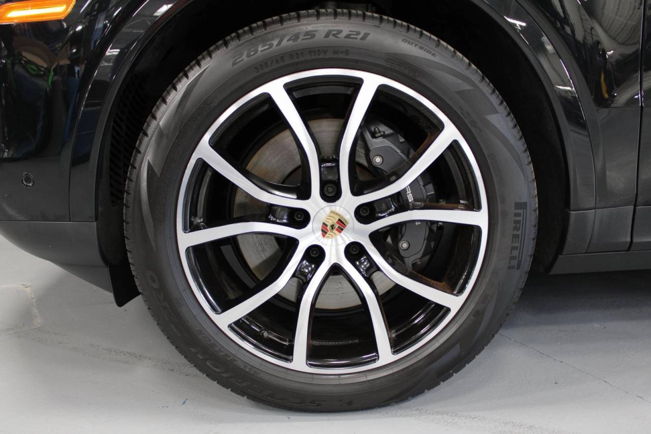 2025 Porsche Cayenne Base