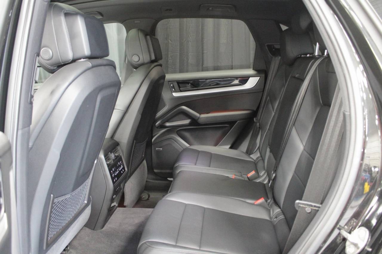 2025 Porsche Cayenne Base