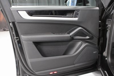 2025 Porsche Cayenne Base