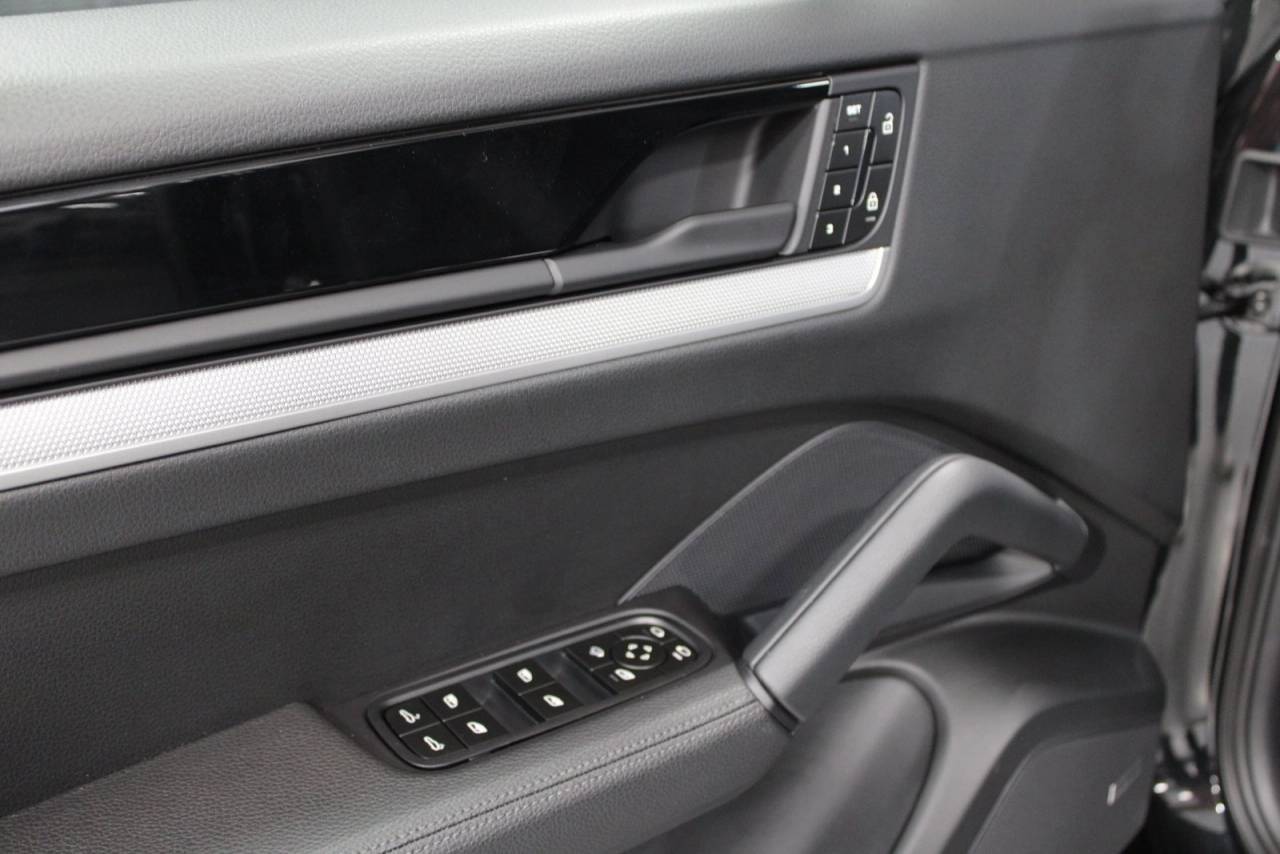 2025 Porsche Cayenne Base