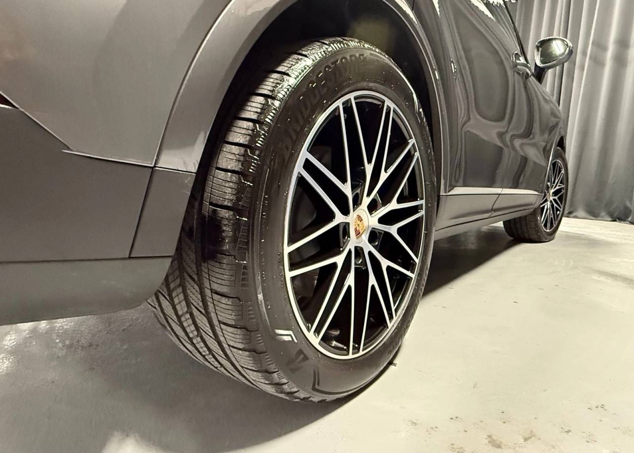 2025 Porsche Cayenne Base