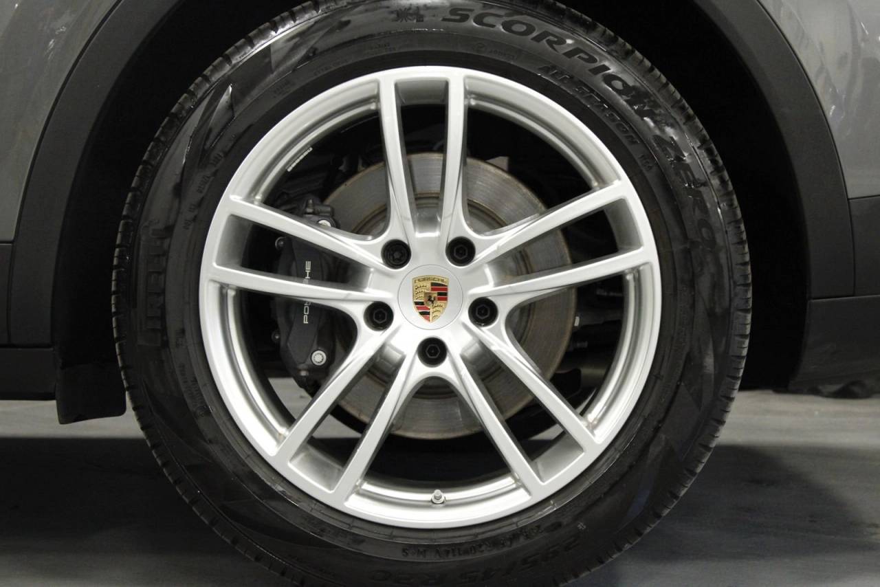 2025 Porsche Cayenne Base