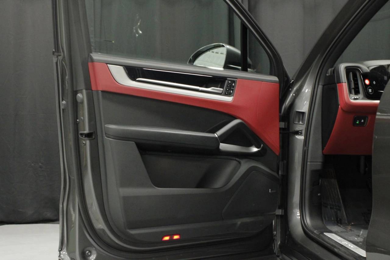 2025 Porsche Cayenne Base