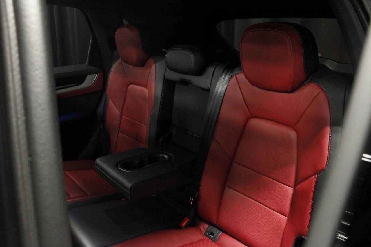2025 Porsche Cayenne Base