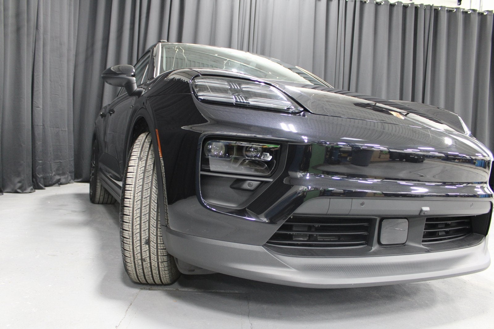 2025 Porsche Macan Electric Base