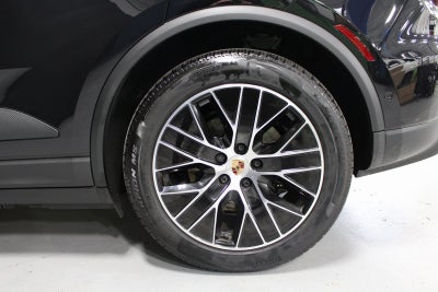 2025 Porsche Macan Electric Base