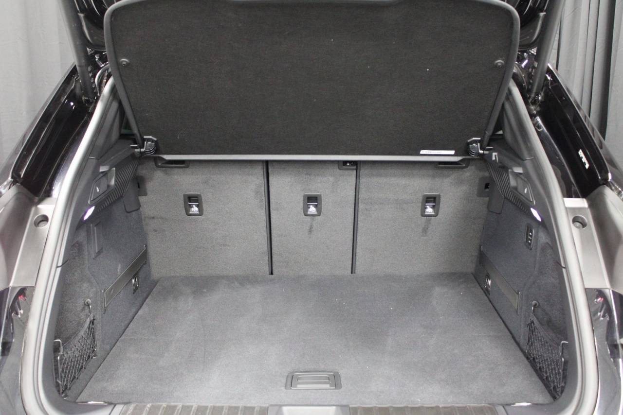 2025 Porsche Macan Electric Base