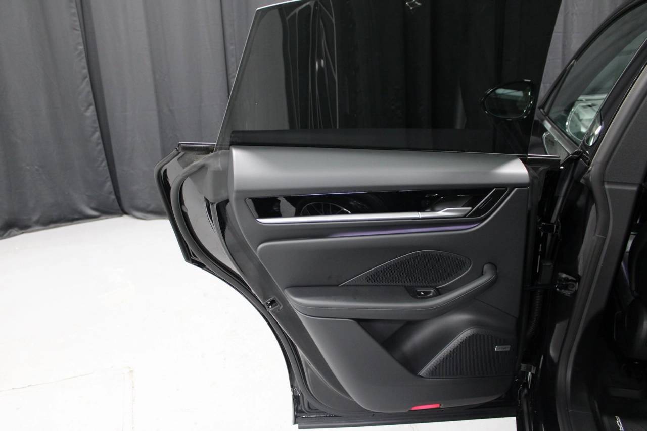 2025 Porsche Macan Electric Base