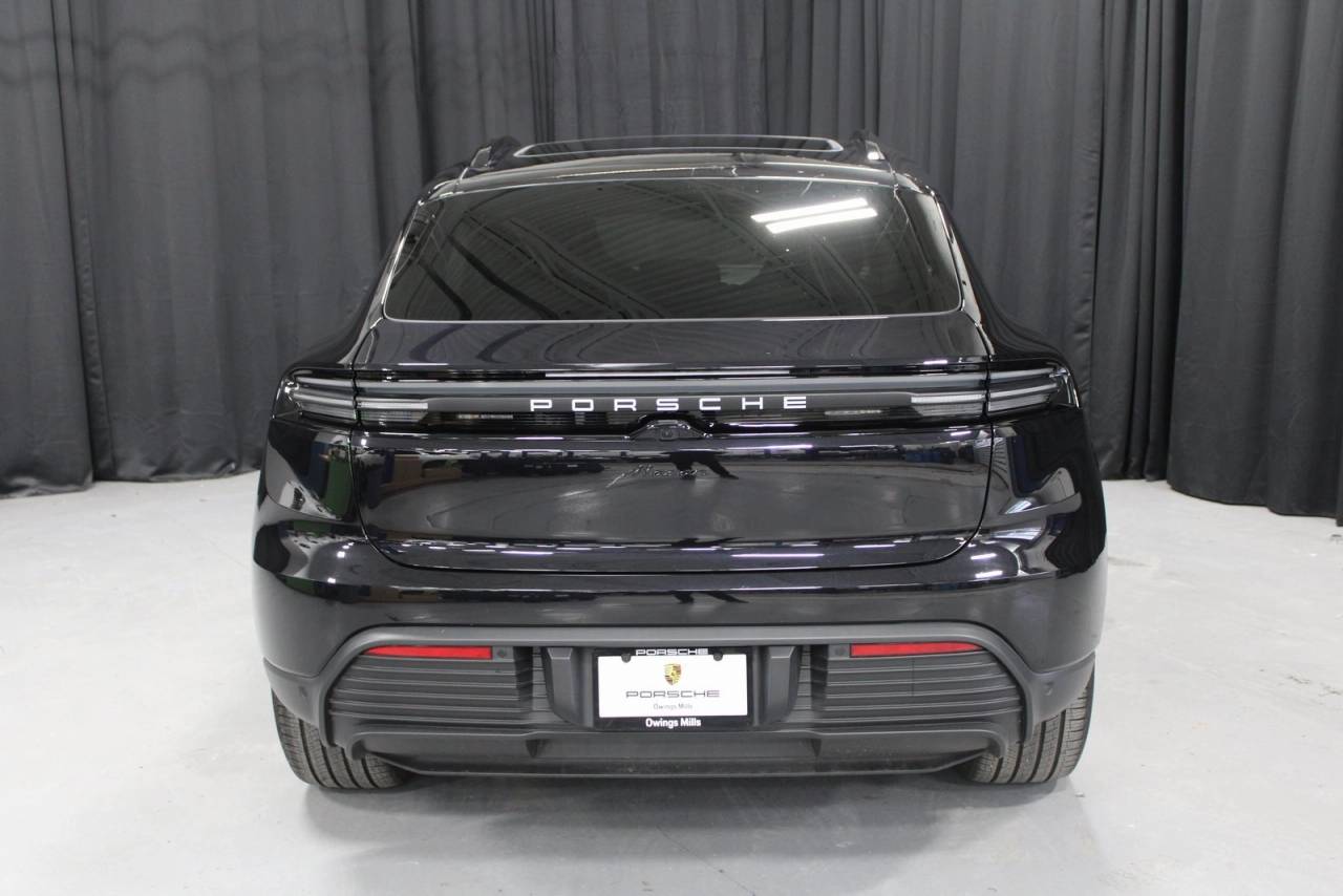 2025 Porsche Macan Electric Base