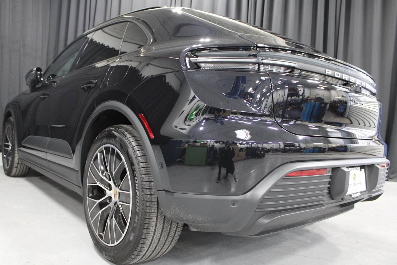 2025 Porsche Macan Electric Base