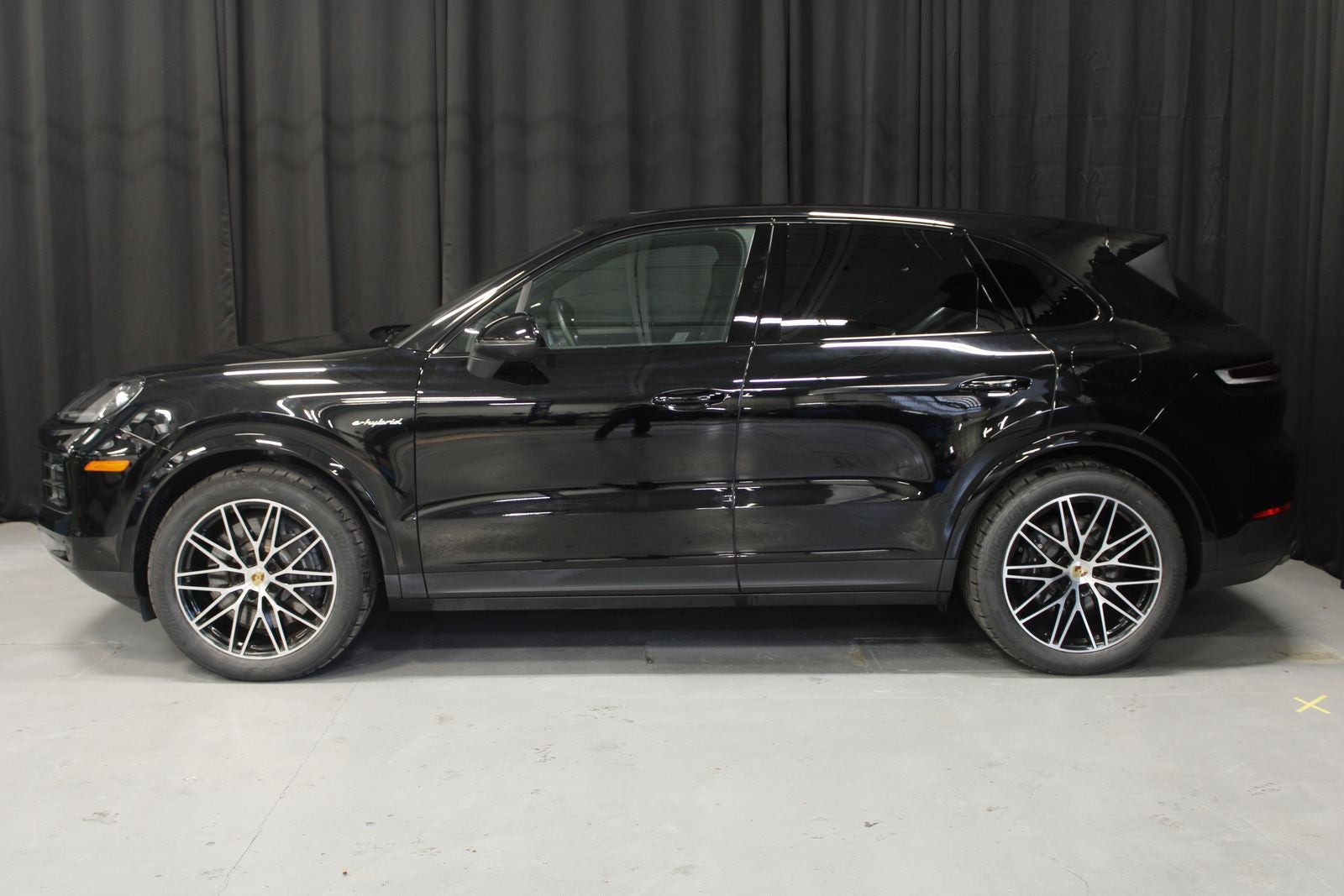 2024 Porsche Cayenne E-Hybrid Base