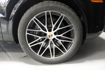 2024 Porsche Cayenne E-Hybrid Base