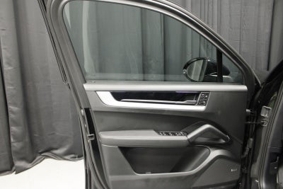 2024 Porsche Cayenne E-Hybrid Base