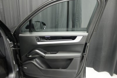 2024 Porsche Cayenne E-Hybrid Base