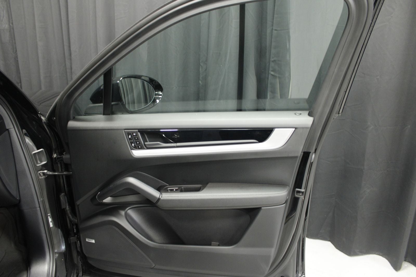 2024 Porsche Cayenne E-Hybrid Base